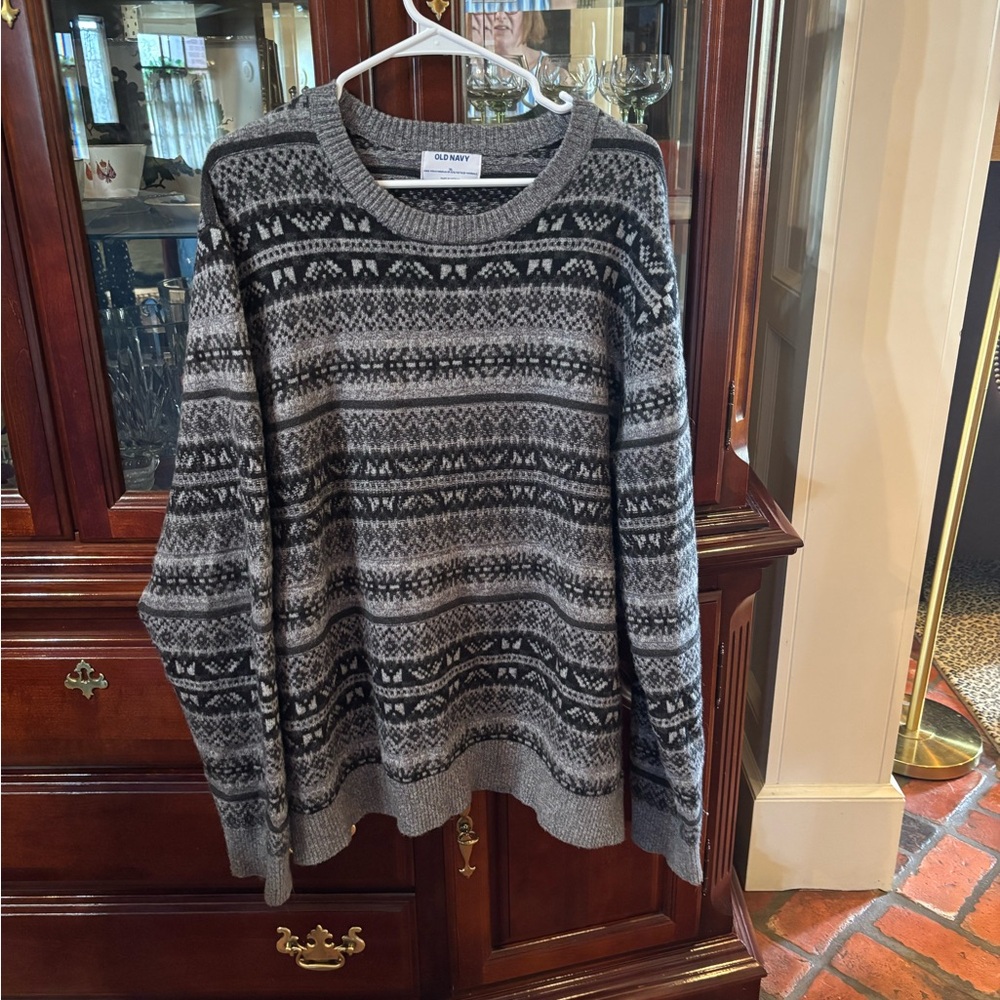 Old Navy Men's Black and Gray Crewneck Sweater